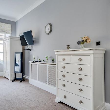 Wakefield Town House Villa ภายนอก รูปภาพ