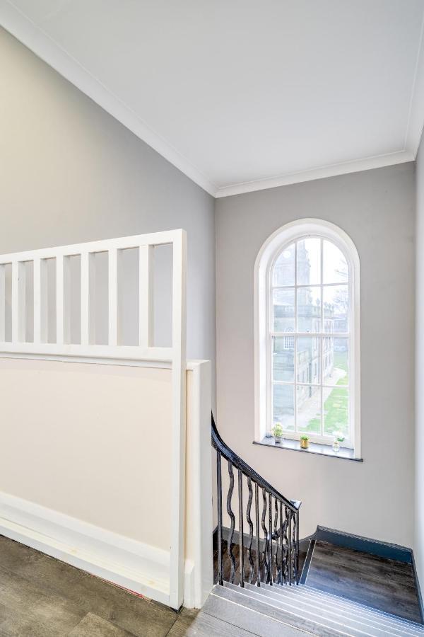 Wakefield Town House Villa ภายนอก รูปภาพ
