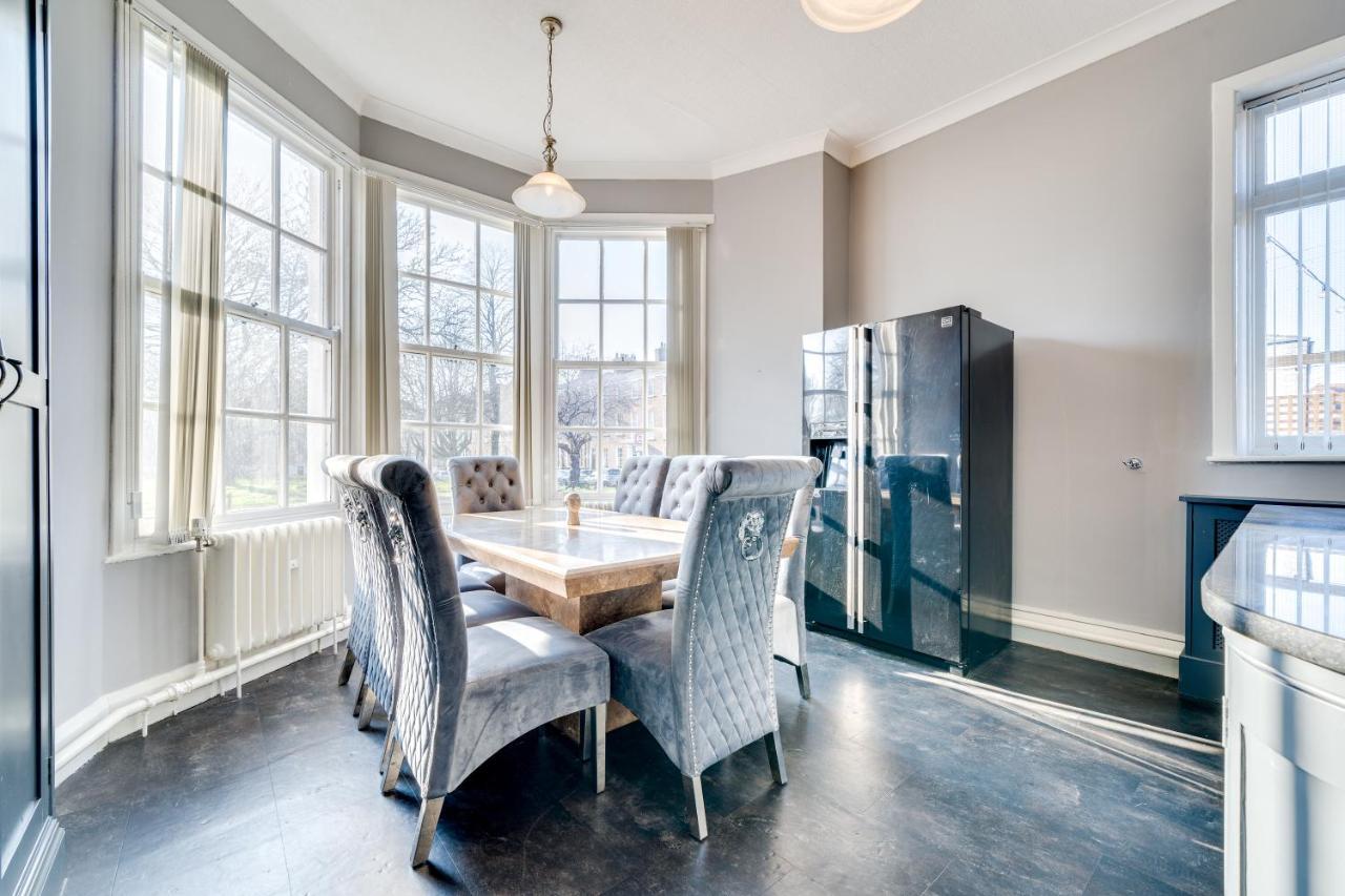 Wakefield Town House Villa ภายนอก รูปภาพ