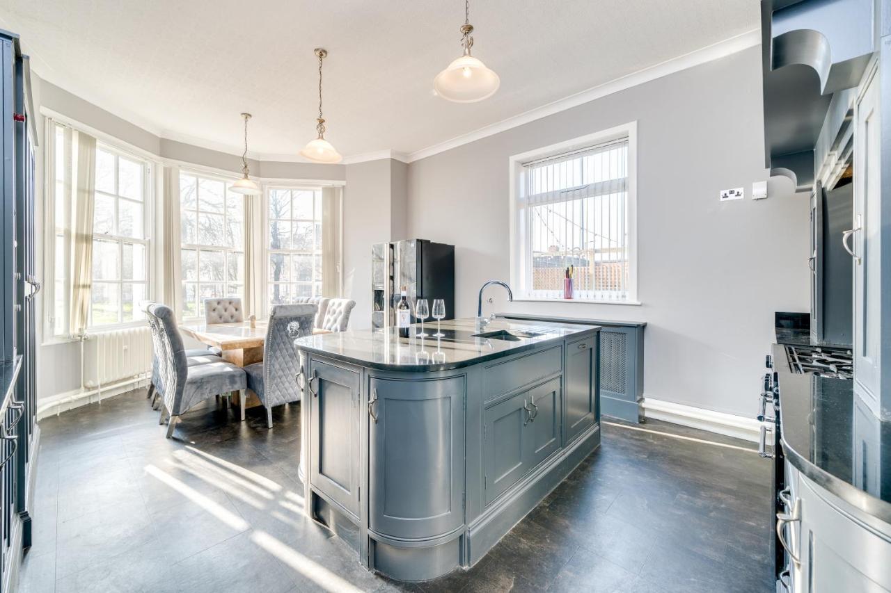 Wakefield Town House Villa ภายนอก รูปภาพ
